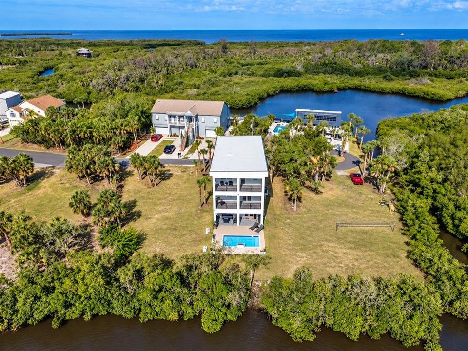 En Venta: $925,000 (4 camas, 3 baños, 2900 Pies cuadrados)