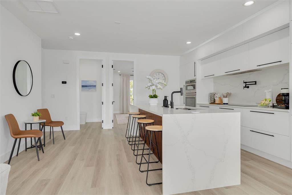 En Venta: $925,000 (4 camas, 3 baños, 2900 Pies cuadrados)