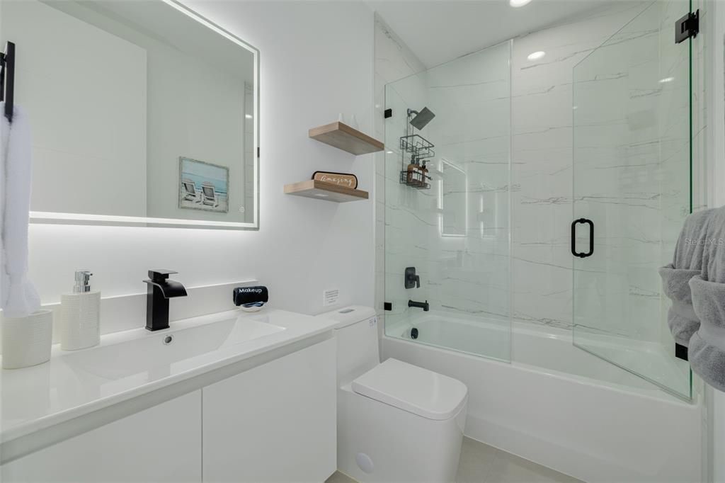 En Venta: $925,000 (4 camas, 3 baños, 2900 Pies cuadrados)