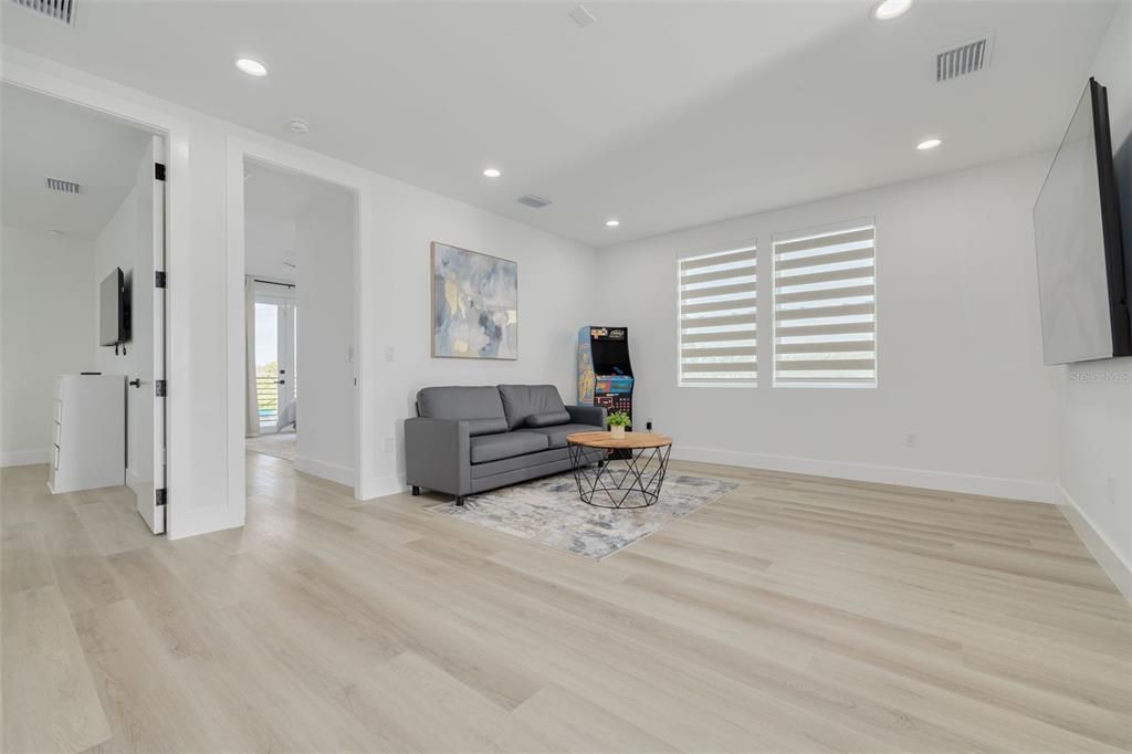 En Venta: $925,000 (4 camas, 3 baños, 2900 Pies cuadrados)