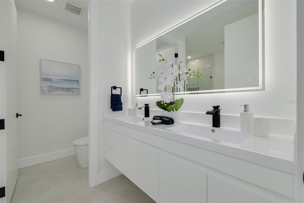En Venta: $925,000 (4 camas, 3 baños, 2900 Pies cuadrados)