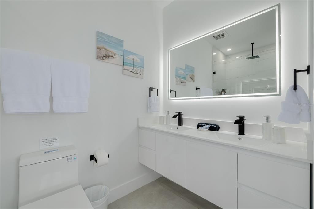 En Venta: $925,000 (4 camas, 3 baños, 2900 Pies cuadrados)