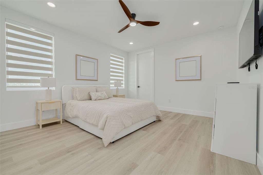 En Venta: $925,000 (4 camas, 3 baños, 2900 Pies cuadrados)