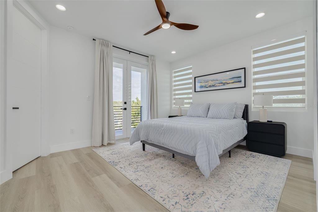 En Venta: $925,000 (4 camas, 3 baños, 2900 Pies cuadrados)