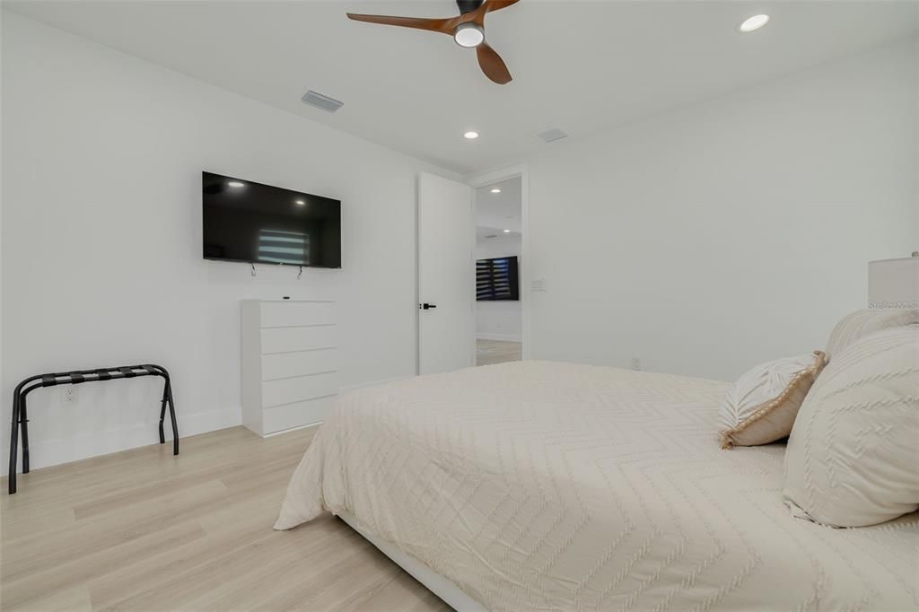 En Venta: $925,000 (4 camas, 3 baños, 2900 Pies cuadrados)