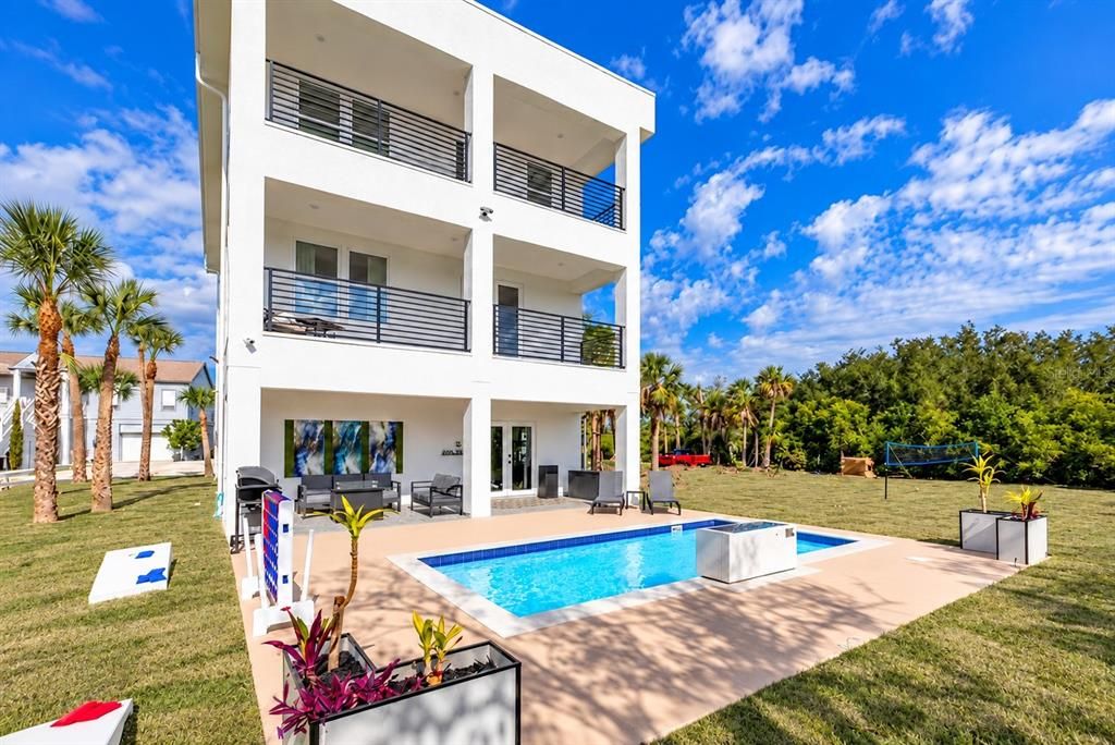 En Venta: $925,000 (4 camas, 3 baños, 2900 Pies cuadrados)