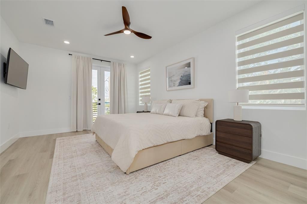 En Venta: $925,000 (4 camas, 3 baños, 2900 Pies cuadrados)