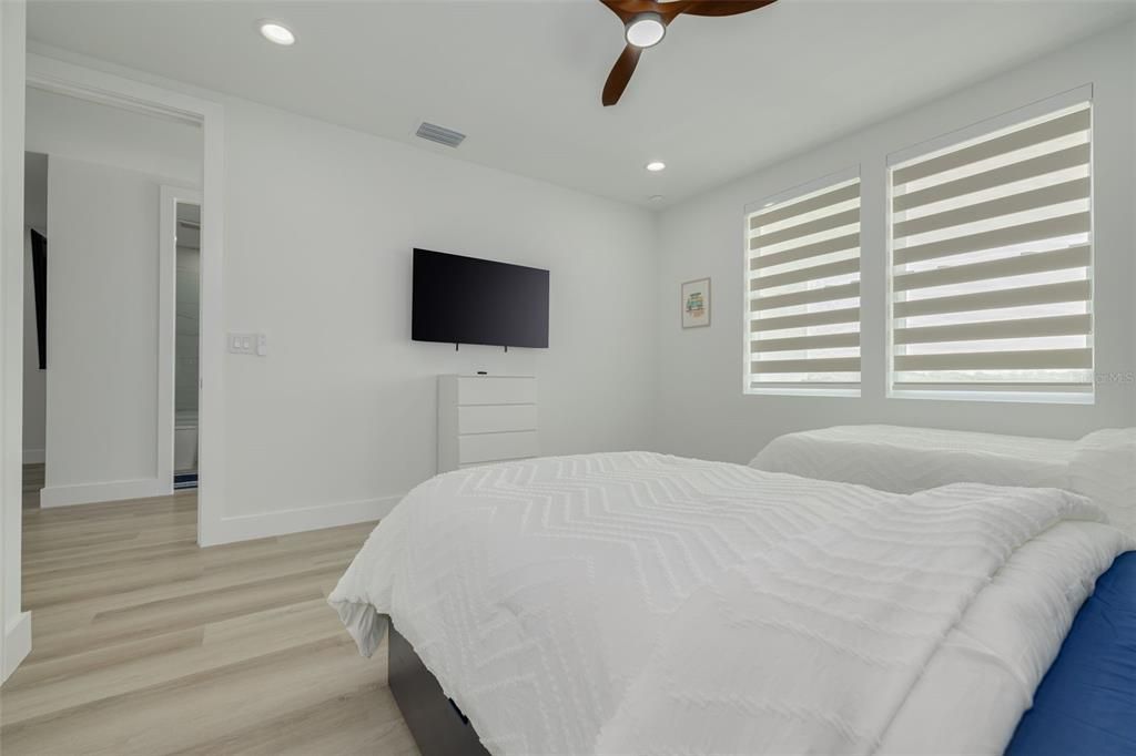 En Venta: $925,000 (4 camas, 3 baños, 2900 Pies cuadrados)