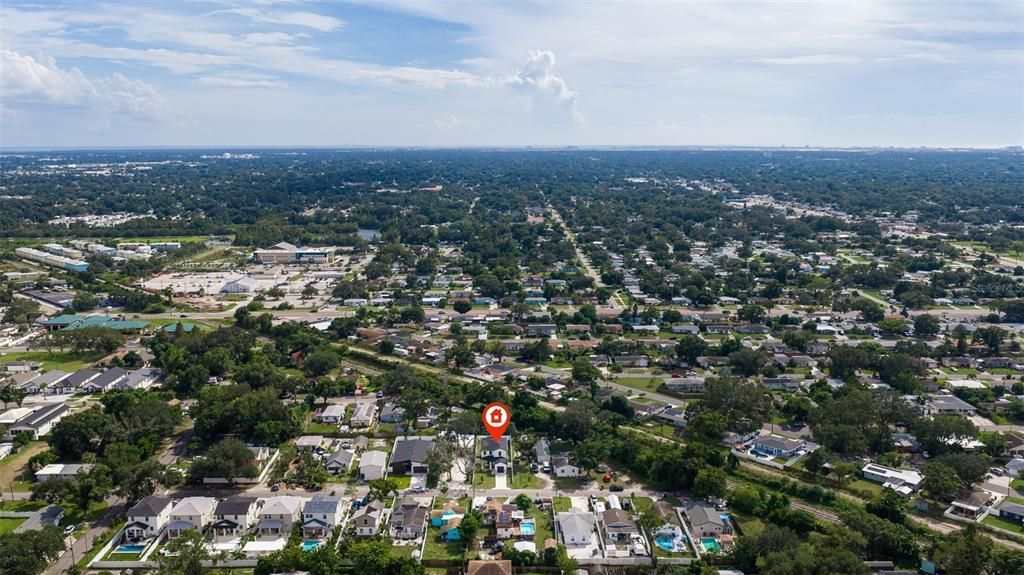 En Venta: $695,000 (4 camas, 3 baños, 2341 Pies cuadrados)