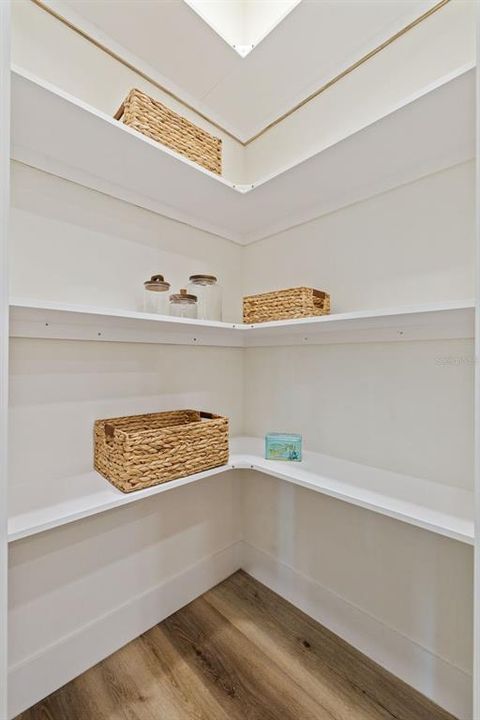 En Venta: $695,000 (4 camas, 3 baños, 2341 Pies cuadrados)