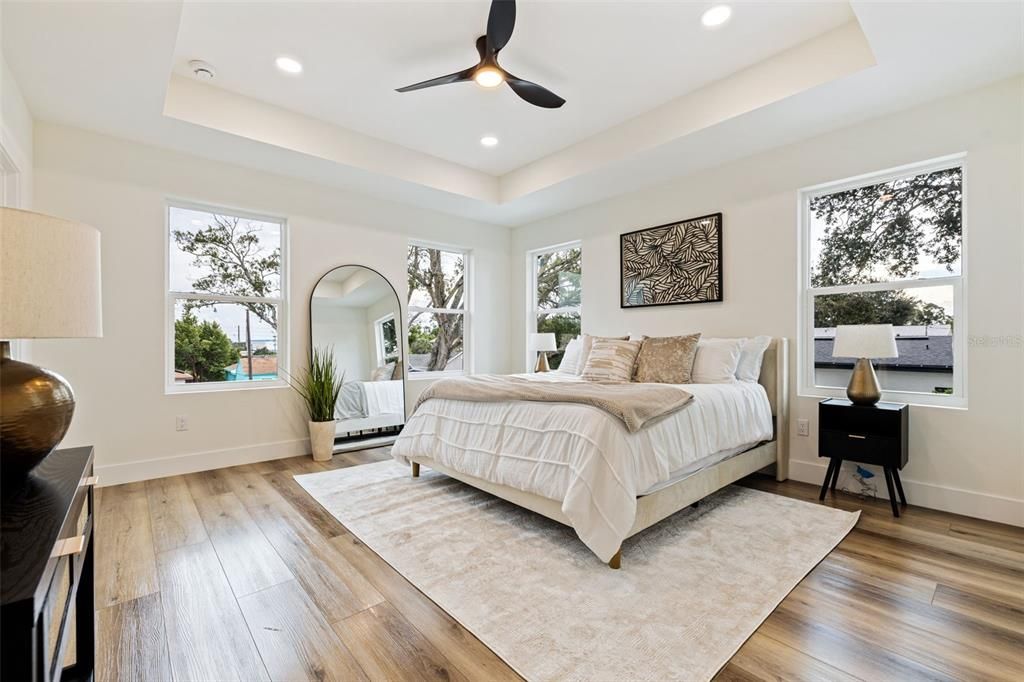 En Venta: $695,000 (4 camas, 3 baños, 2341 Pies cuadrados)