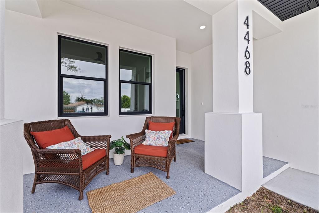 En Venta: $695,000 (4 camas, 3 baños, 2341 Pies cuadrados)