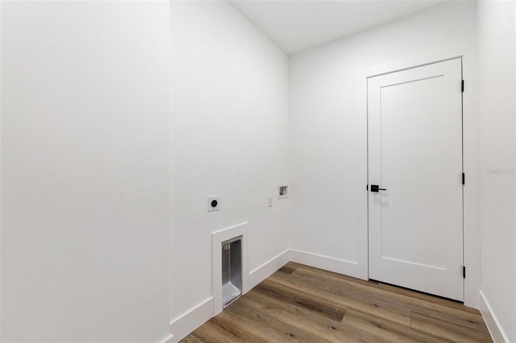 En Venta: $695,000 (4 camas, 3 baños, 2341 Pies cuadrados)