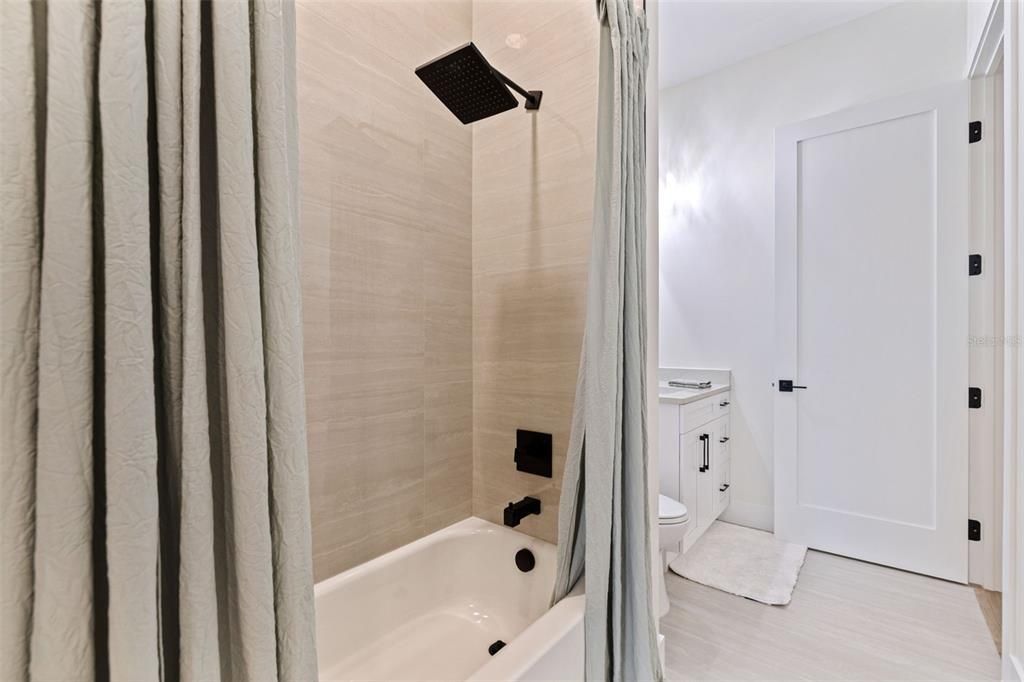 En Venta: $695,000 (4 camas, 3 baños, 2341 Pies cuadrados)