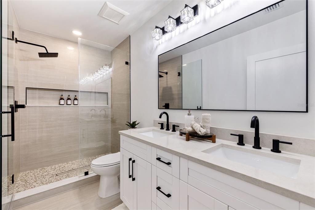 En Venta: $695,000 (4 camas, 3 baños, 2341 Pies cuadrados)
