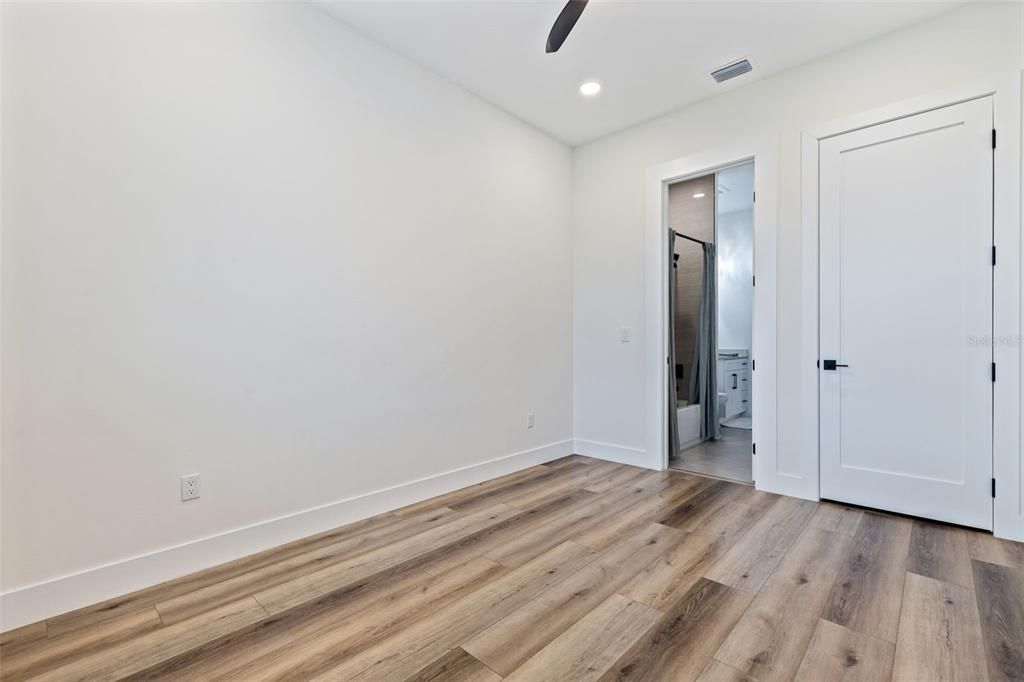 En Venta: $695,000 (4 camas, 3 baños, 2341 Pies cuadrados)