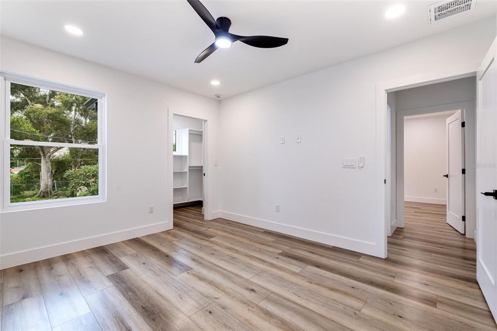 En Venta: $695,000 (4 camas, 3 baños, 2341 Pies cuadrados)