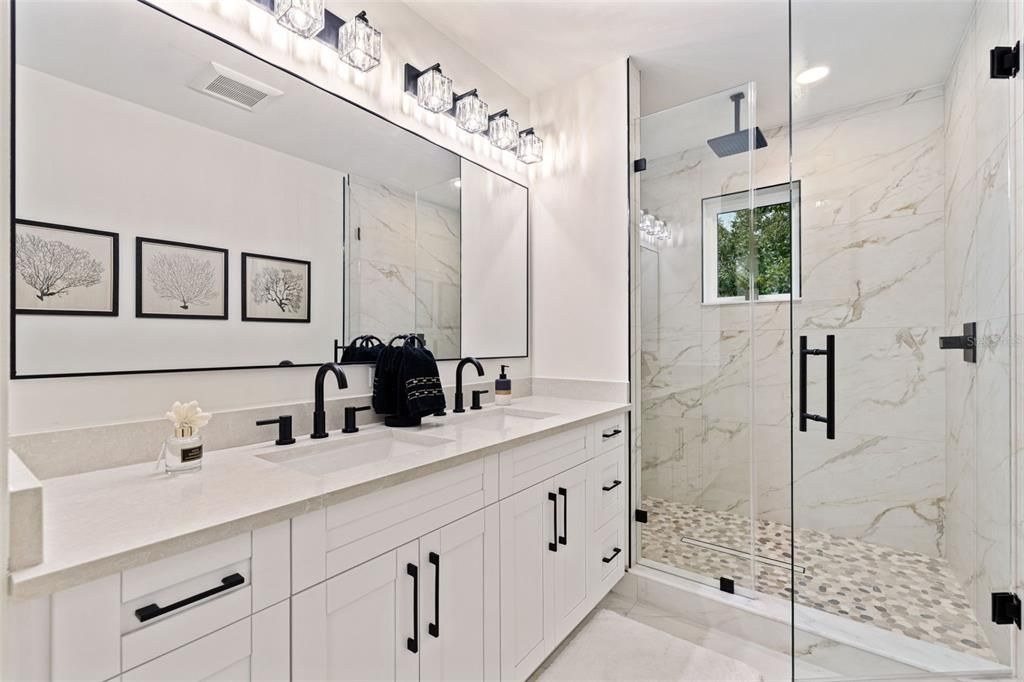 En Venta: $695,000 (4 camas, 3 baños, 2341 Pies cuadrados)