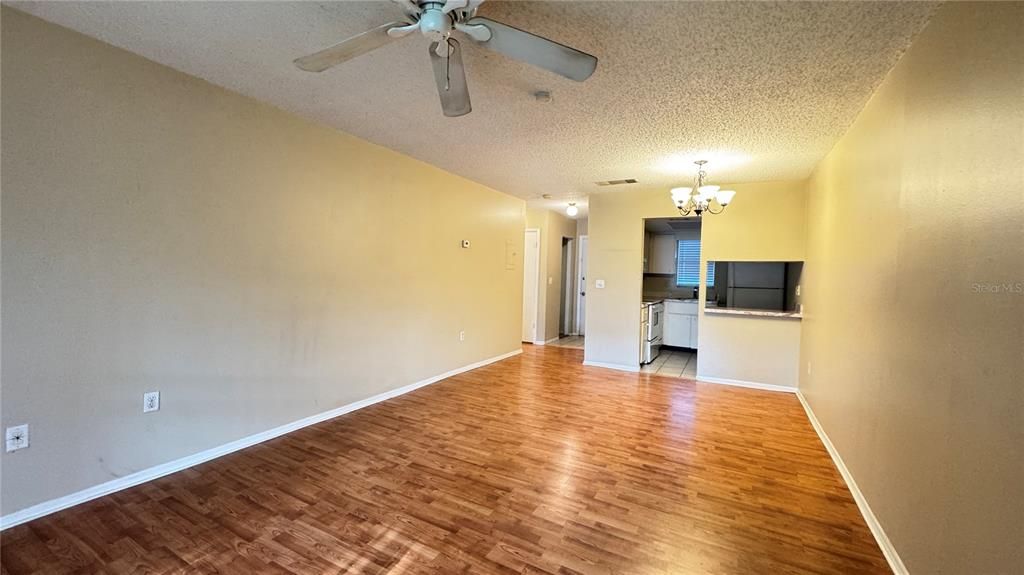 For Rent: $1,175 (1 beds, 1 baths, 670 Square Feet)