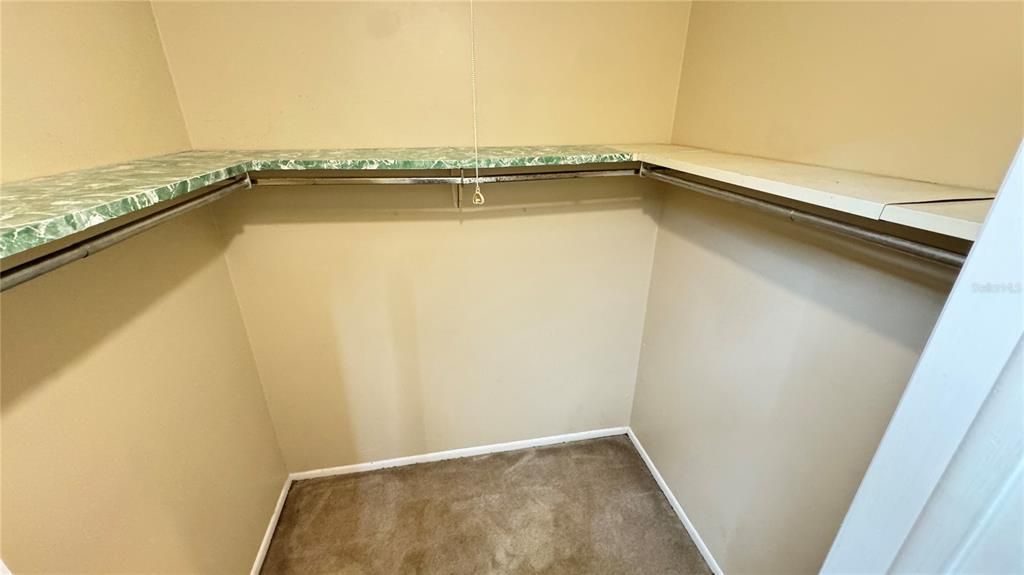 For Rent: $1,175 (1 beds, 1 baths, 670 Square Feet)