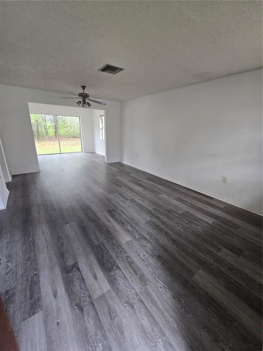 For Rent: $1,050 (1 beds, 1 baths, 800 Square Feet)