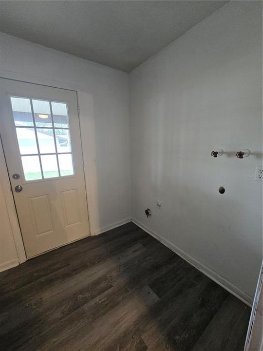 For Rent: $1,050 (1 beds, 1 baths, 800 Square Feet)
