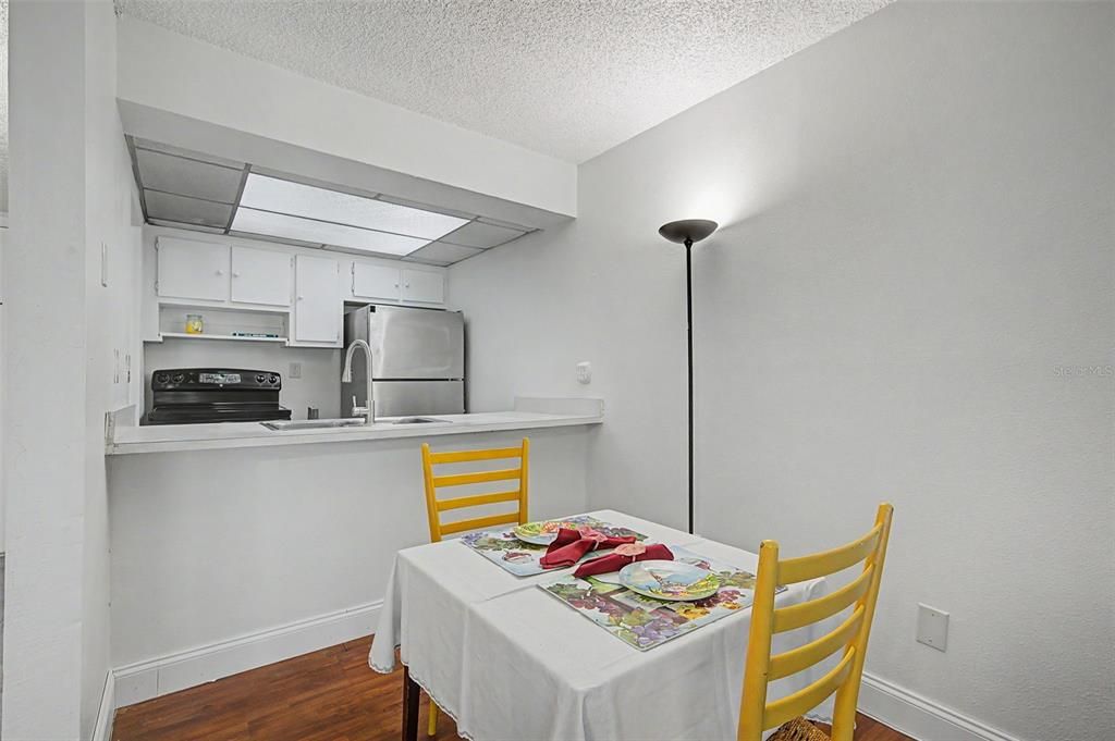 For Sale: $89,000 (1 beds, 1 baths, 550 Square Feet)