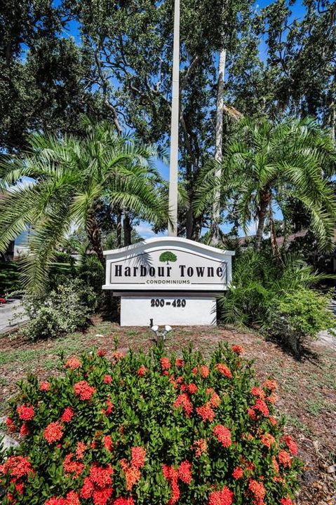 For Sale: $89,000 (1 beds, 1 baths, 550 Square Feet)
