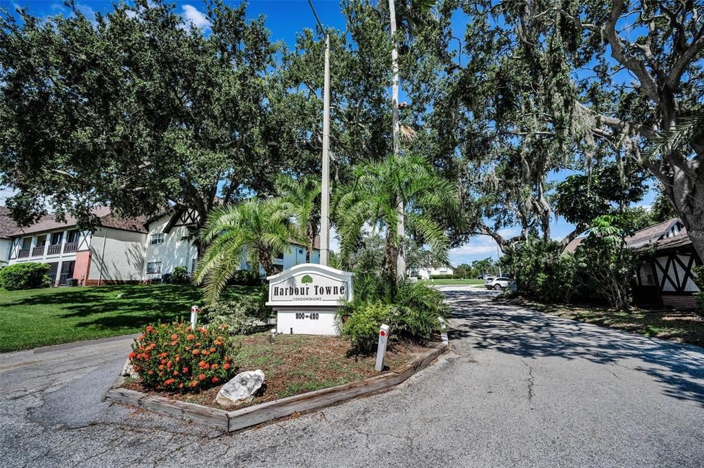 For Sale: $89,000 (1 beds, 1 baths, 550 Square Feet)