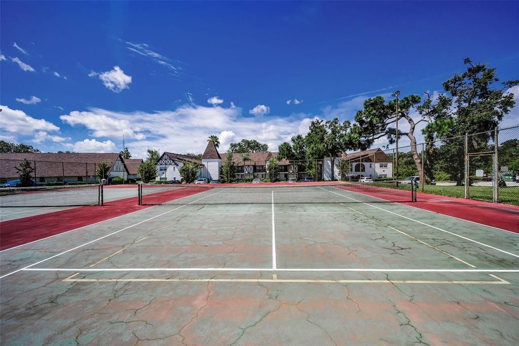For Sale: $89,000 (1 beds, 1 baths, 550 Square Feet)