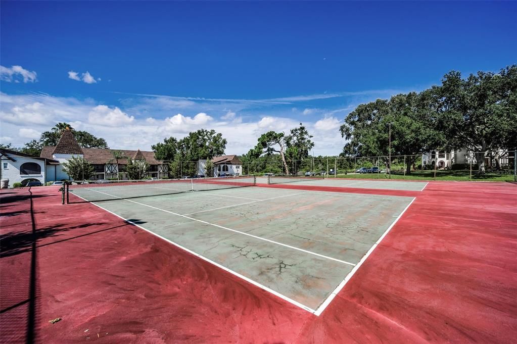 For Sale: $89,000 (1 beds, 1 baths, 550 Square Feet)