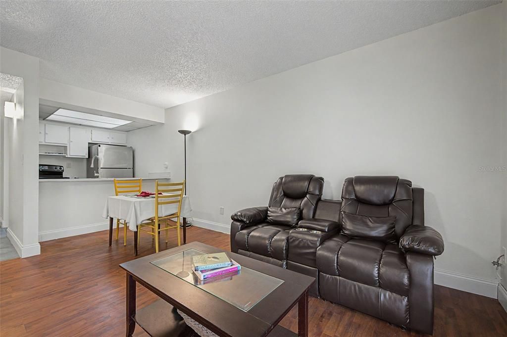 For Sale: $89,000 (1 beds, 1 baths, 550 Square Feet)