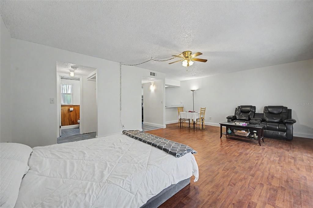 For Sale: $89,000 (1 beds, 1 baths, 550 Square Feet)