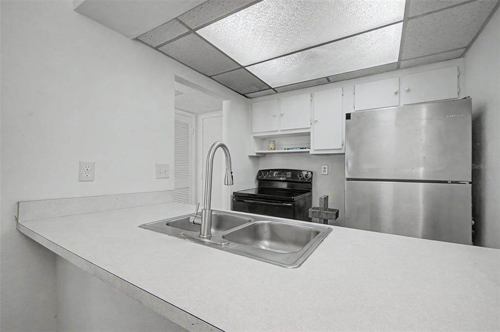 For Sale: $89,000 (1 beds, 1 baths, 550 Square Feet)