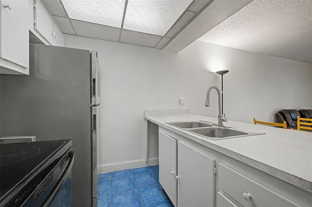 For Sale: $89,000 (1 beds, 1 baths, 550 Square Feet)