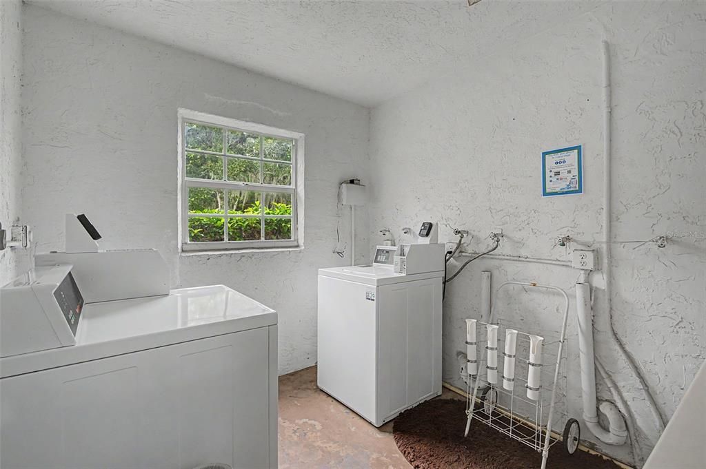 For Sale: $89,000 (1 beds, 1 baths, 550 Square Feet)