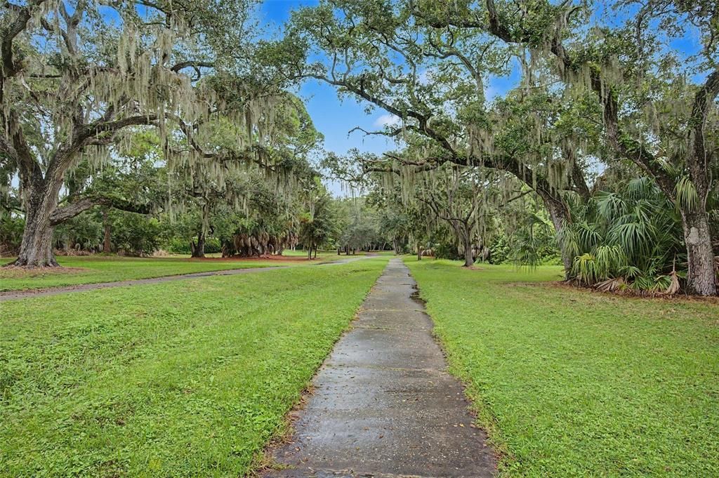 For Sale: $89,000 (1 beds, 1 baths, 550 Square Feet)
