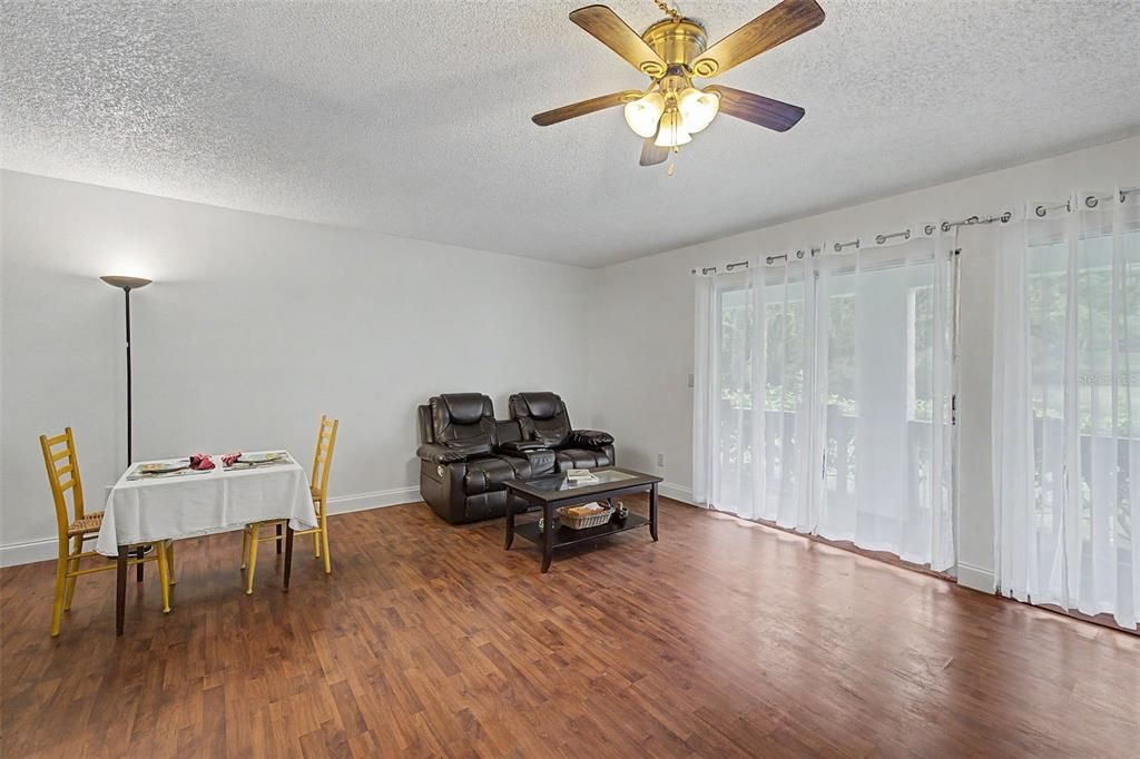 For Sale: $89,000 (1 beds, 1 baths, 550 Square Feet)
