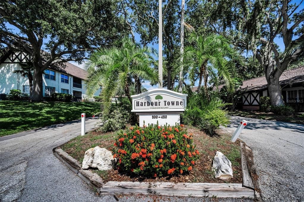 For Sale: $89,000 (1 beds, 1 baths, 550 Square Feet)