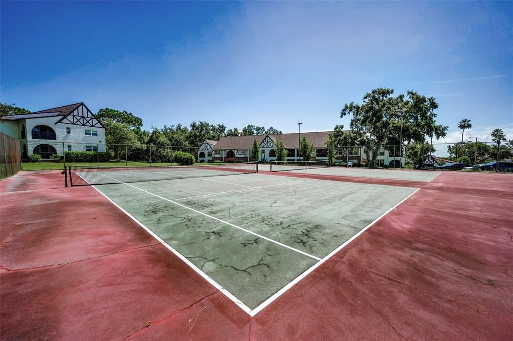 For Sale: $89,000 (1 beds, 1 baths, 550 Square Feet)