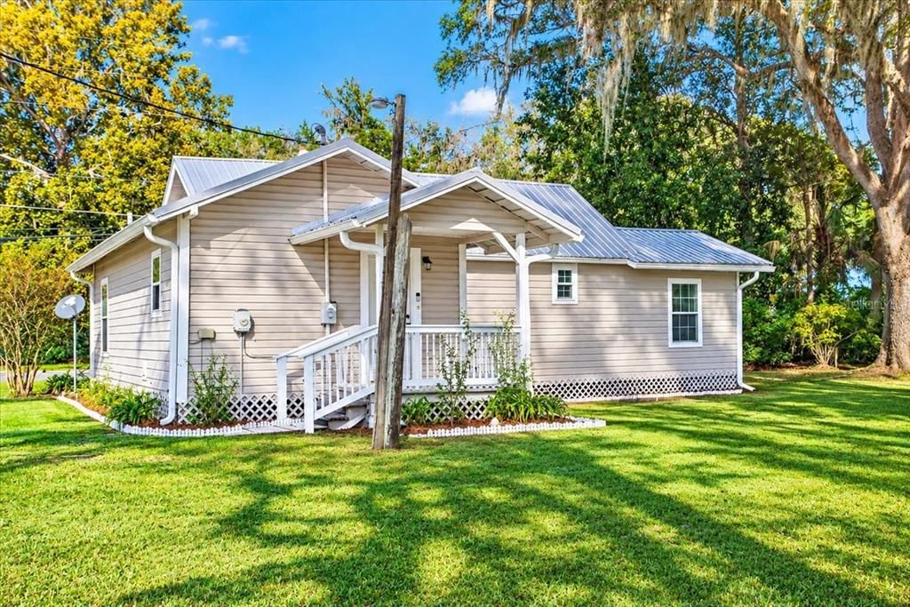 For Sale: $299,000 (3 beds, 2 baths, 1372 Square Feet)
