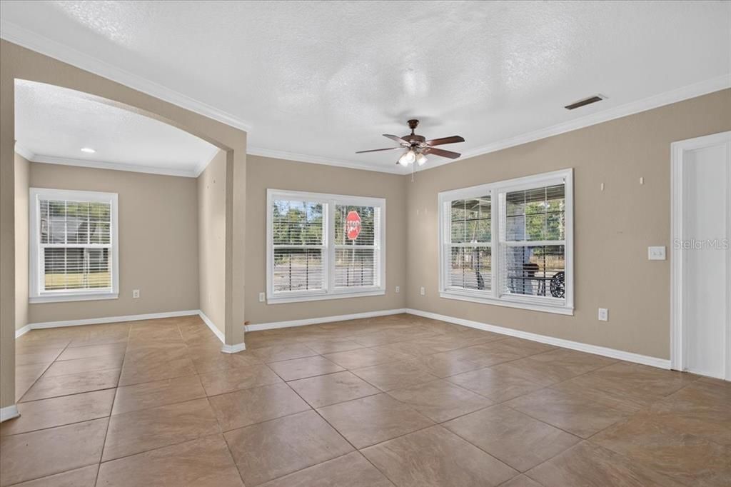 For Sale: $299,000 (3 beds, 2 baths, 1372 Square Feet)