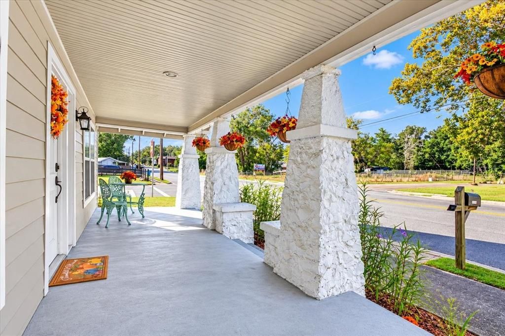 For Sale: $299,000 (3 beds, 2 baths, 1372 Square Feet)