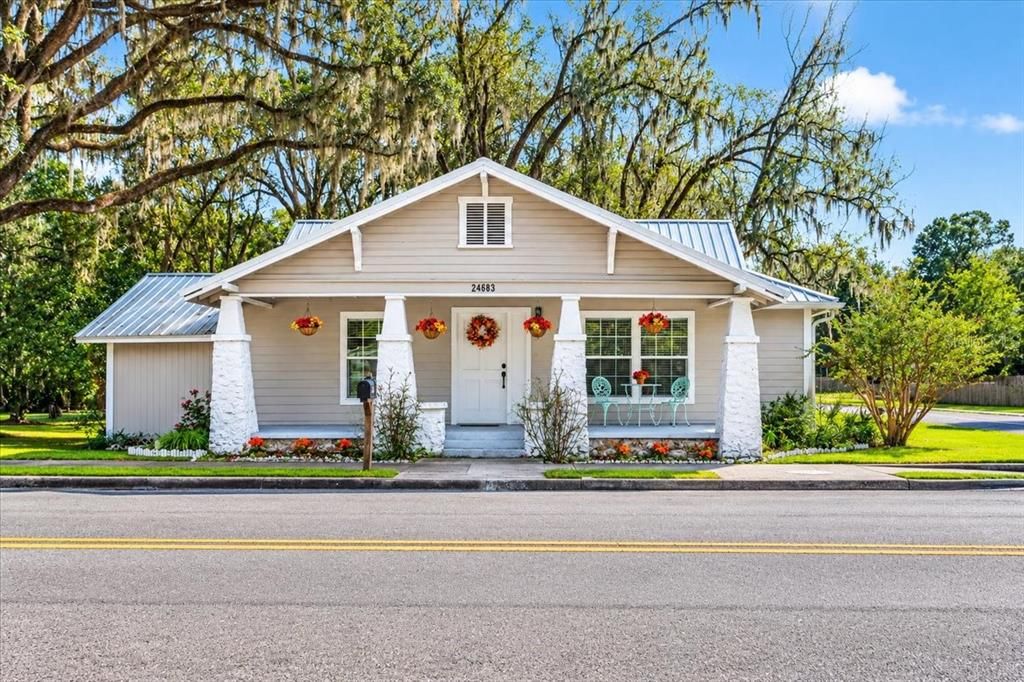 For Sale: $299,000 (3 beds, 2 baths, 1372 Square Feet)