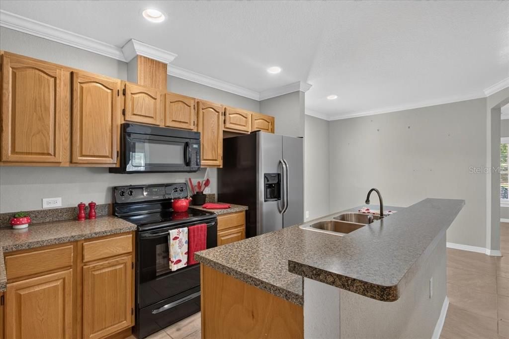 For Sale: $299,000 (3 beds, 2 baths, 1372 Square Feet)