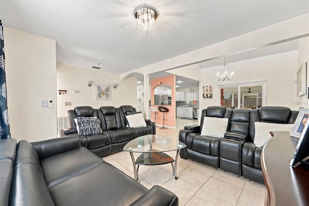 На продажу: $425,000 (3 спален, 2 ванн, 1328 Квадратных фут)
