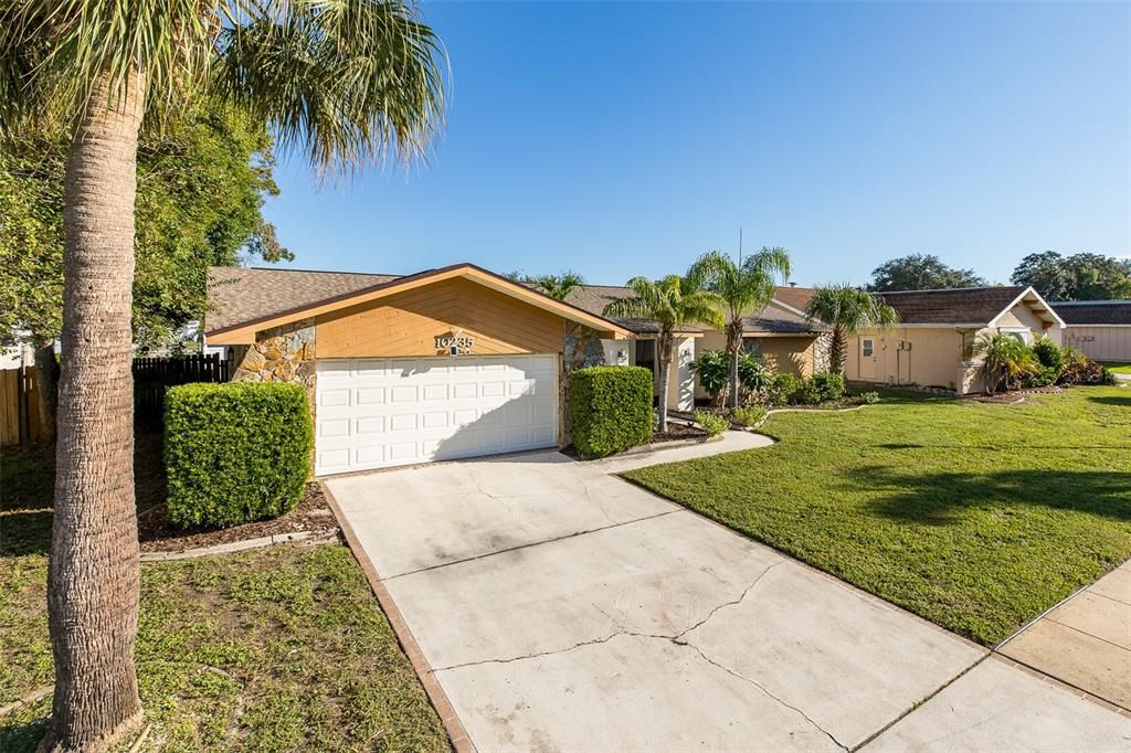 For Sale: $275,000 (3 beds, 2 baths, 2124 Square Feet)