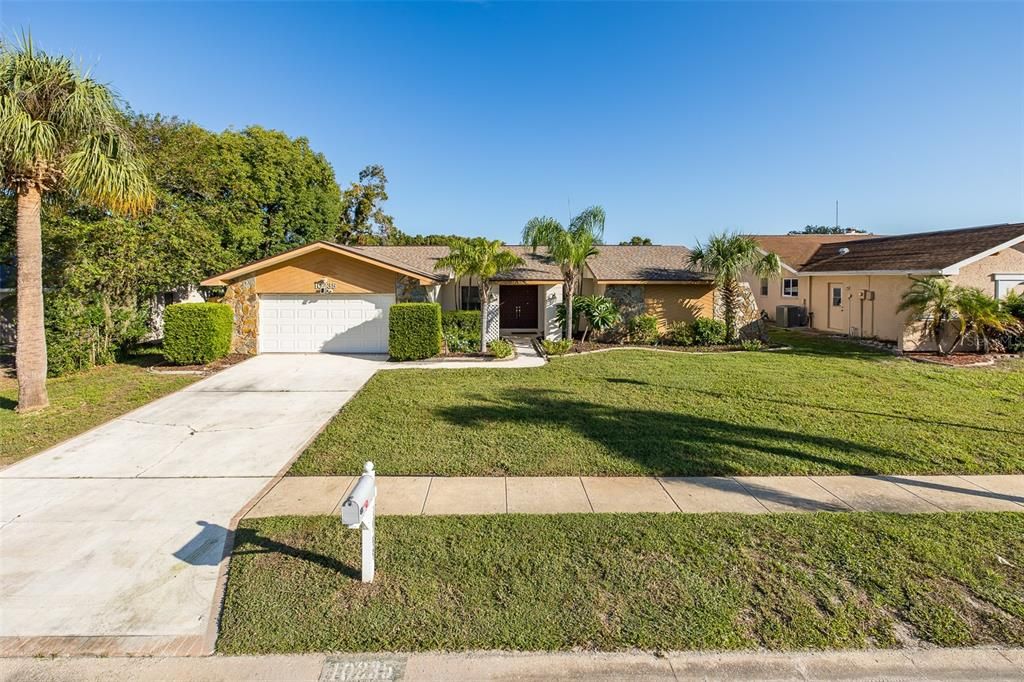 For Sale: $275,000 (3 beds, 2 baths, 2124 Square Feet)