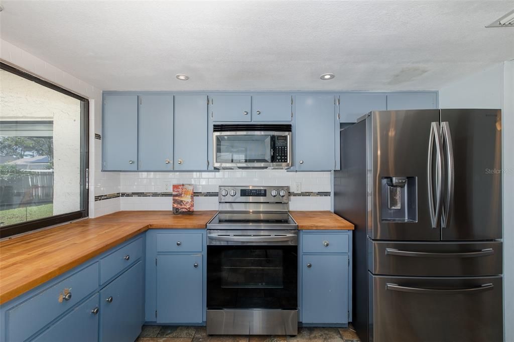 For Sale: $275,000 (3 beds, 2 baths, 2124 Square Feet)