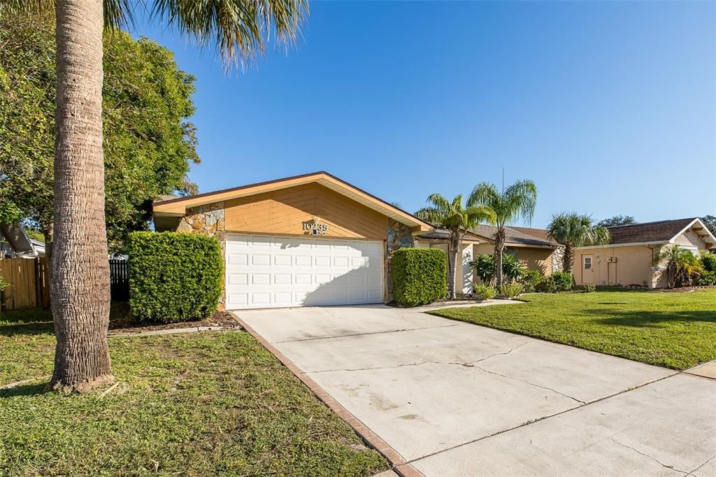 For Sale: $275,000 (3 beds, 2 baths, 2124 Square Feet)